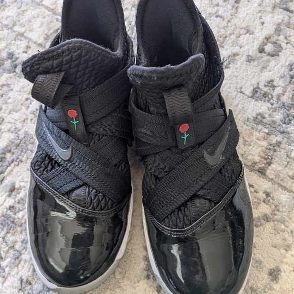 Nike LeBron James size 4Y - Picture 3 of 3